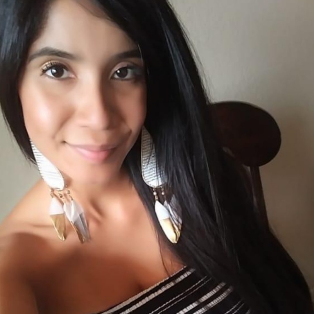 Meet your Posher, Lina